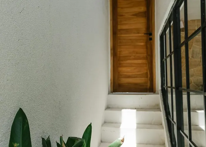 Tamu 1 Uluwatu (Bali)